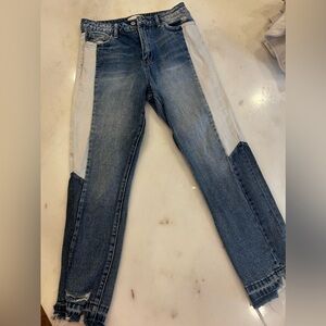 Vervet Jeans. Distressed denim. White and blue. Size 27